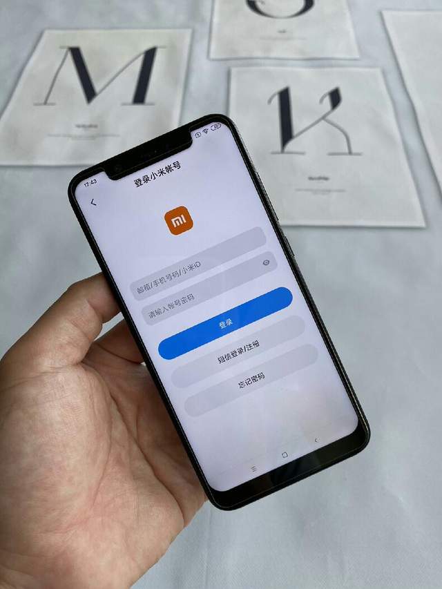 翻出两年前的小米8,已经看不惯大刘海和后置指纹了