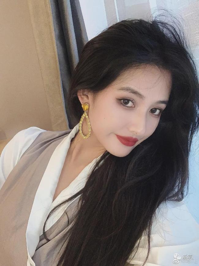 时尚></p></a>女人天下>正文> 她们的外貌太占优势了,五官线条清晰,增加了五官