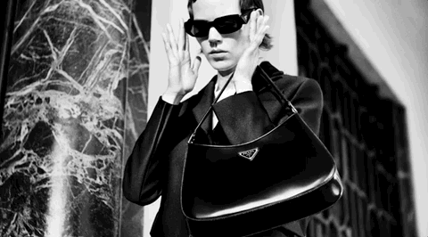 prada 进了上海的菜市场,大牌都给菜穿了