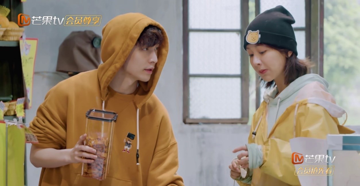 杨紫给吴亦凡新歌打call,周旋在张艺兴,黄子韬三人中间的奇女子
