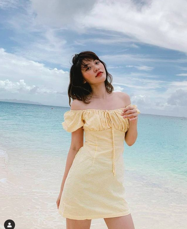 及恤衫最受欢迎,另外还有吊带上衣,内衣,短裤等,为日常造型加入性感