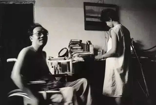 明星 正文 史铁生与妻子陈希米 北岛他们敲了敲门,史铁生的妻子陈希米