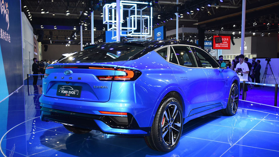 1.1米车内大屏 跨界suv,福特evos真值20多万?