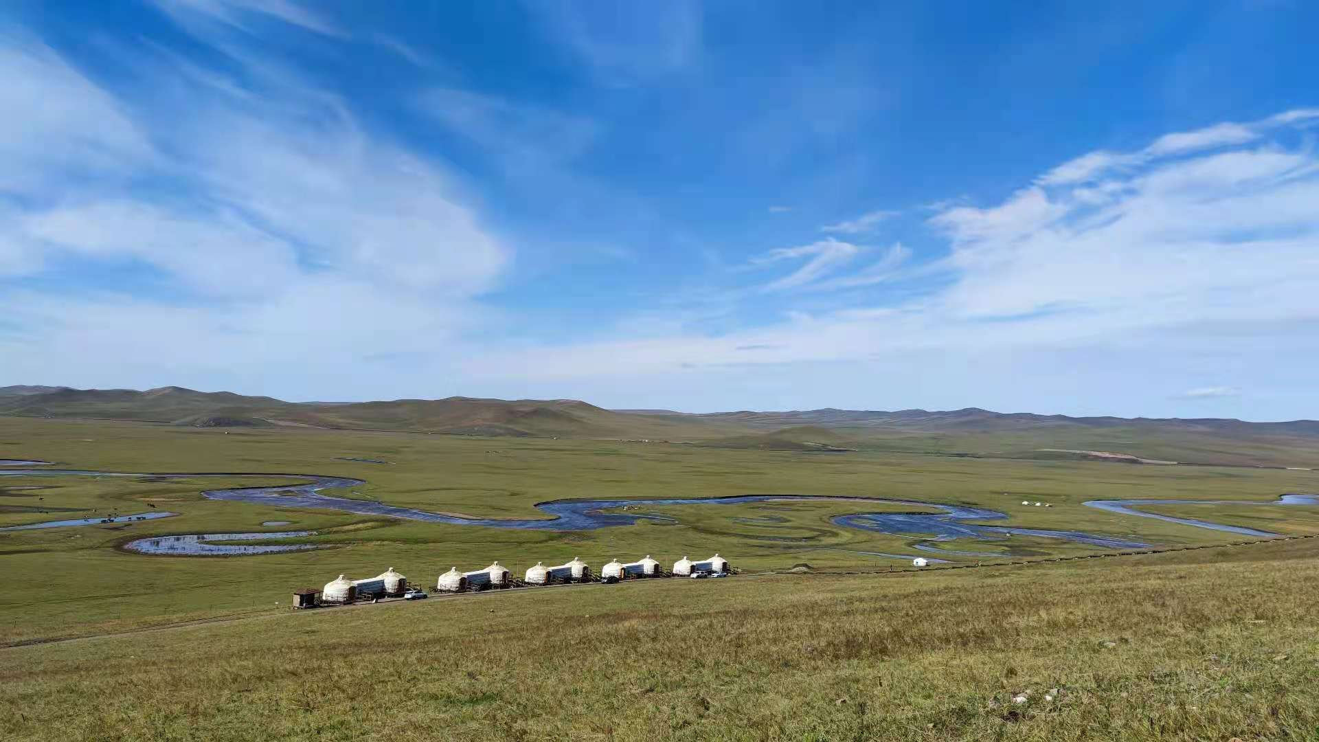 夏营地是呼伦贝尔大草原旅游区四个核心片区之一,位于陈巴尔虎旗中部