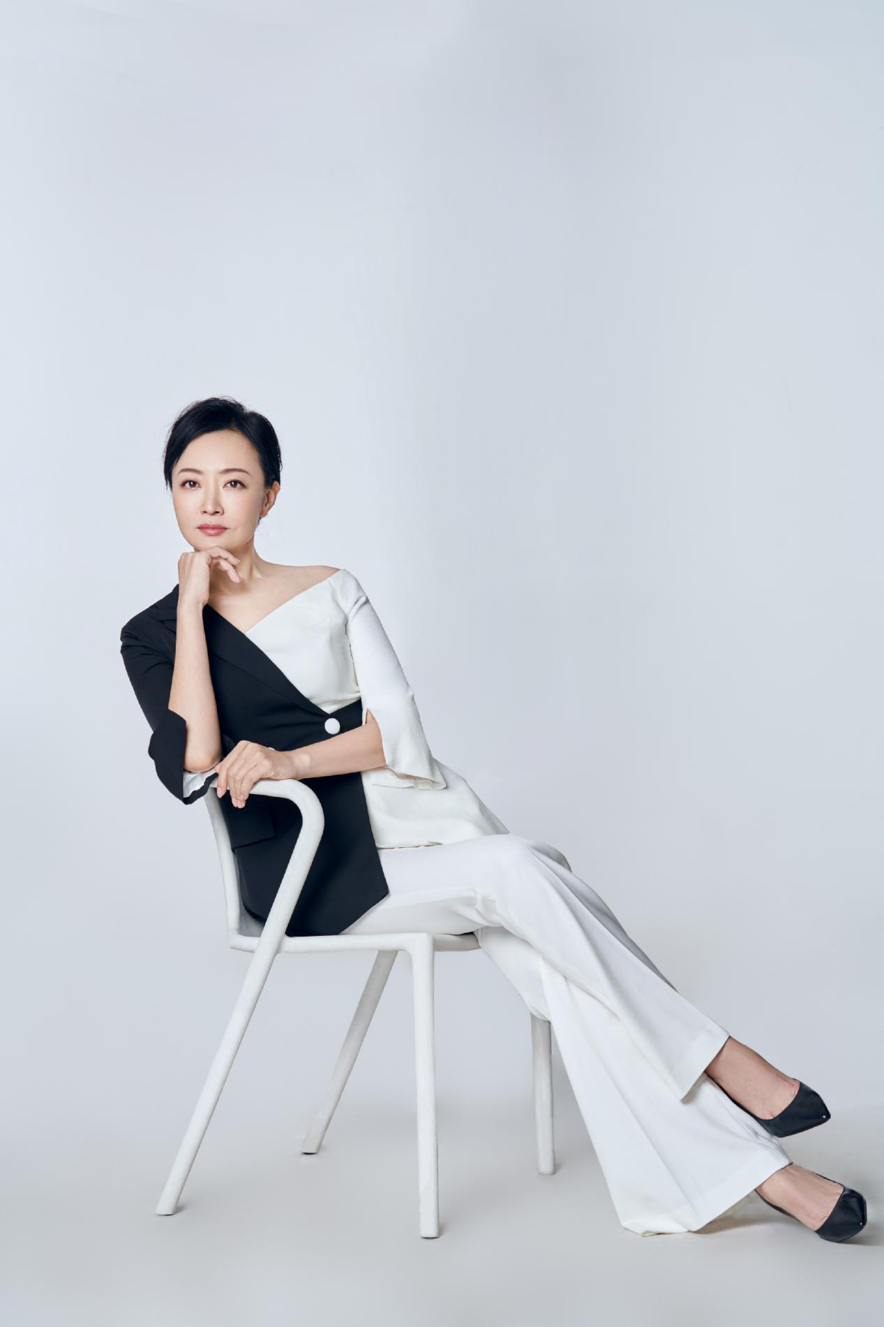 高尔夫,游泳,滑雪等样样精通,全能演员原华散发成熟女性魅力