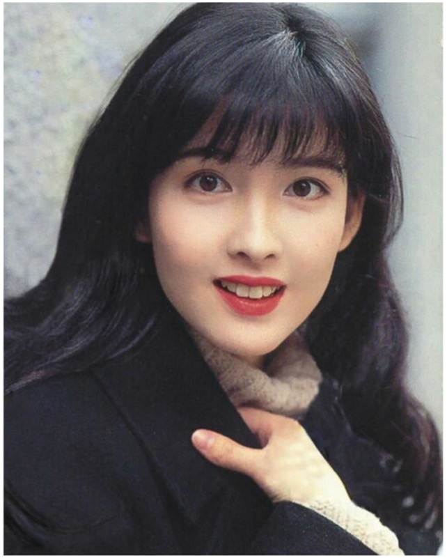 90年代经典复古港妆,可以代表香港颜值的女星非周慧敏
