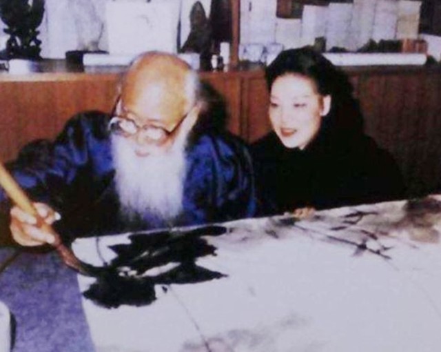 张大千教学生徐雯波学画,6年后娶她,送她一幅画卖了4377万