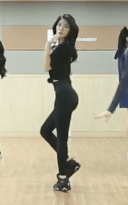 如果久坐不运动,屁股会越来越扁平,下垂.