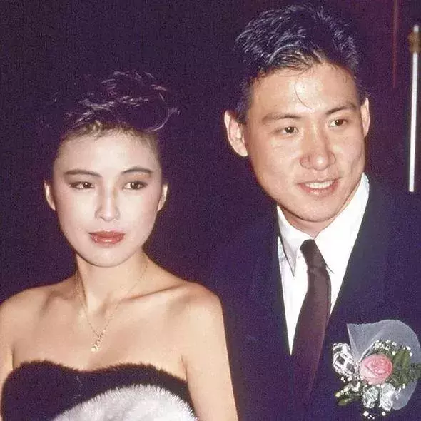 1996年2月15日登记结婚,直接宣布了婚事,张学友说:"我刚开始还担心