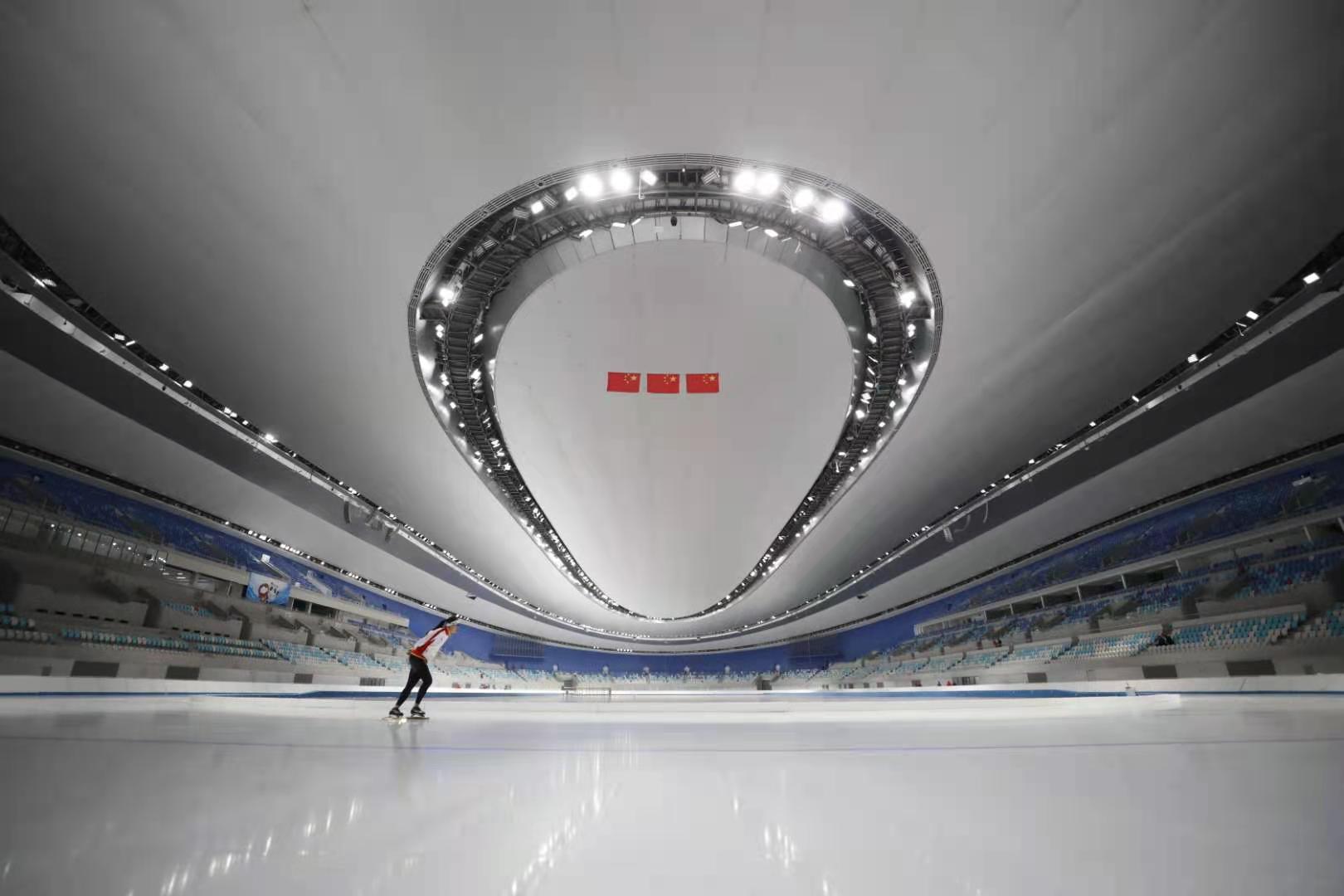 国家速滑馆完成速滑滑冰赛道首次制冰已具备冬奥测试赛条件