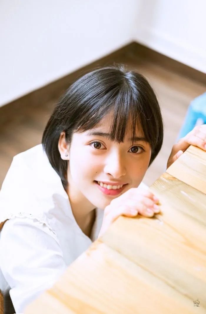 这个小号只有十几个粉丝,是私密账户,只有艾米·汉莫的亲密友人才关注