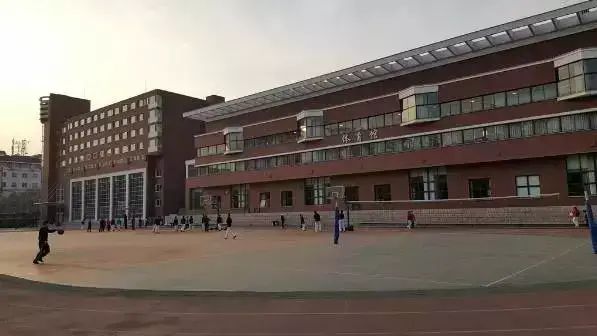 始建:1913年 辉煌的历史:中央民族大学附属中学前身为蒙藏学校,创建于