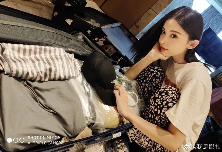 眼霜蕴含高能臻稀酵母,日本酵母之父,6年心血研发,甄选于280种酵母.