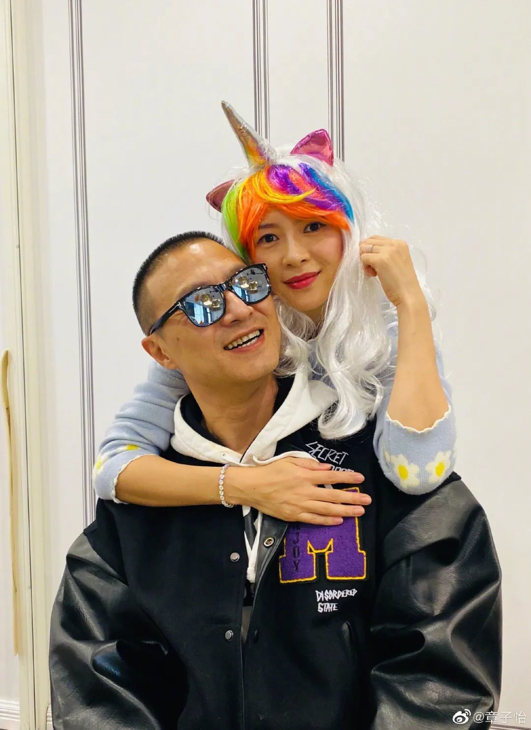 不小心把手里的星巴克女神也给cos了……不过变装敷衍不代表不开心
