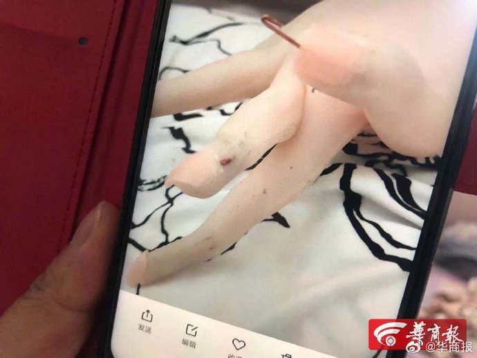男子花2800买直发硅胶娃娃 收货后发现"胳膊"有多处裂开