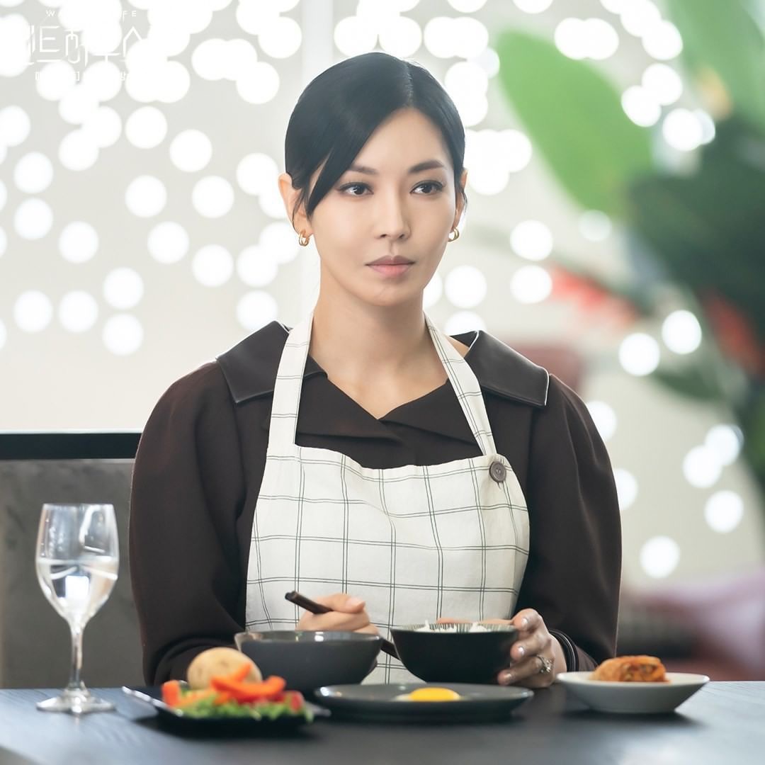 金素妍夺百想视后刘亚仁获影帝这届韩剧凭什么如此豪横