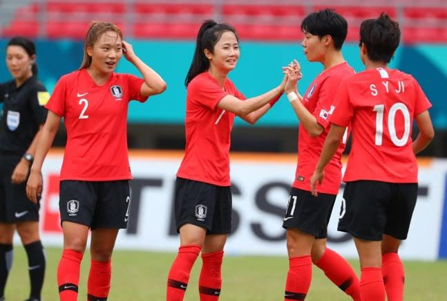 中国女足踏上奥预赛征程!足协主席亲自送行,横扫韩国队势在必行