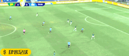 全场比赛结束,乌拉圭2-0玻利维亚.