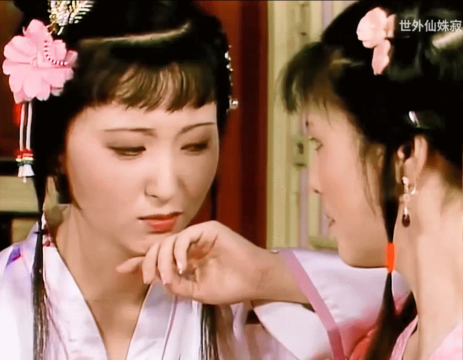 丑成这样她还有脸红