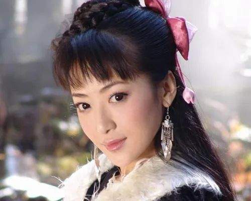 传》里有情有义,活泼灵动的小青;还有《活佛济公》里被爱人抛弃的胭脂