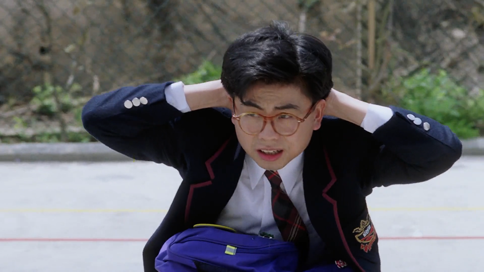 在《逃学威龙》原作里饰演过黄小龟.黄一山.