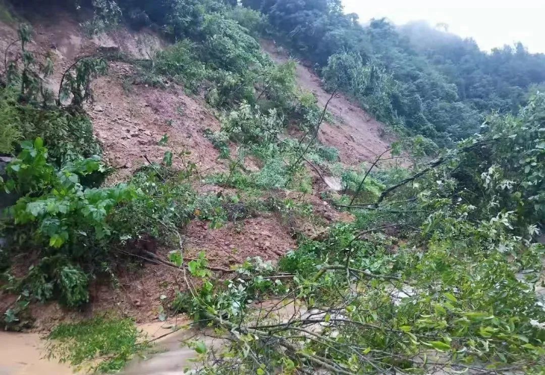 陕西>大风号>正文> ▼发生山体滑坡蜀小路53公里400米处▼吕河镇平定