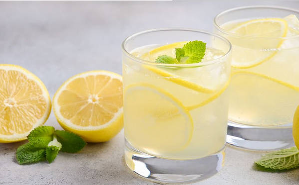 预防高血压:柠檬水能缓解钙离子促使血液凝固的作用,可预防和辅助治疗