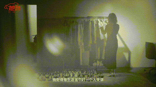 她希望每个女孩都可以有不断尝试新东西的勇气,享受尽情