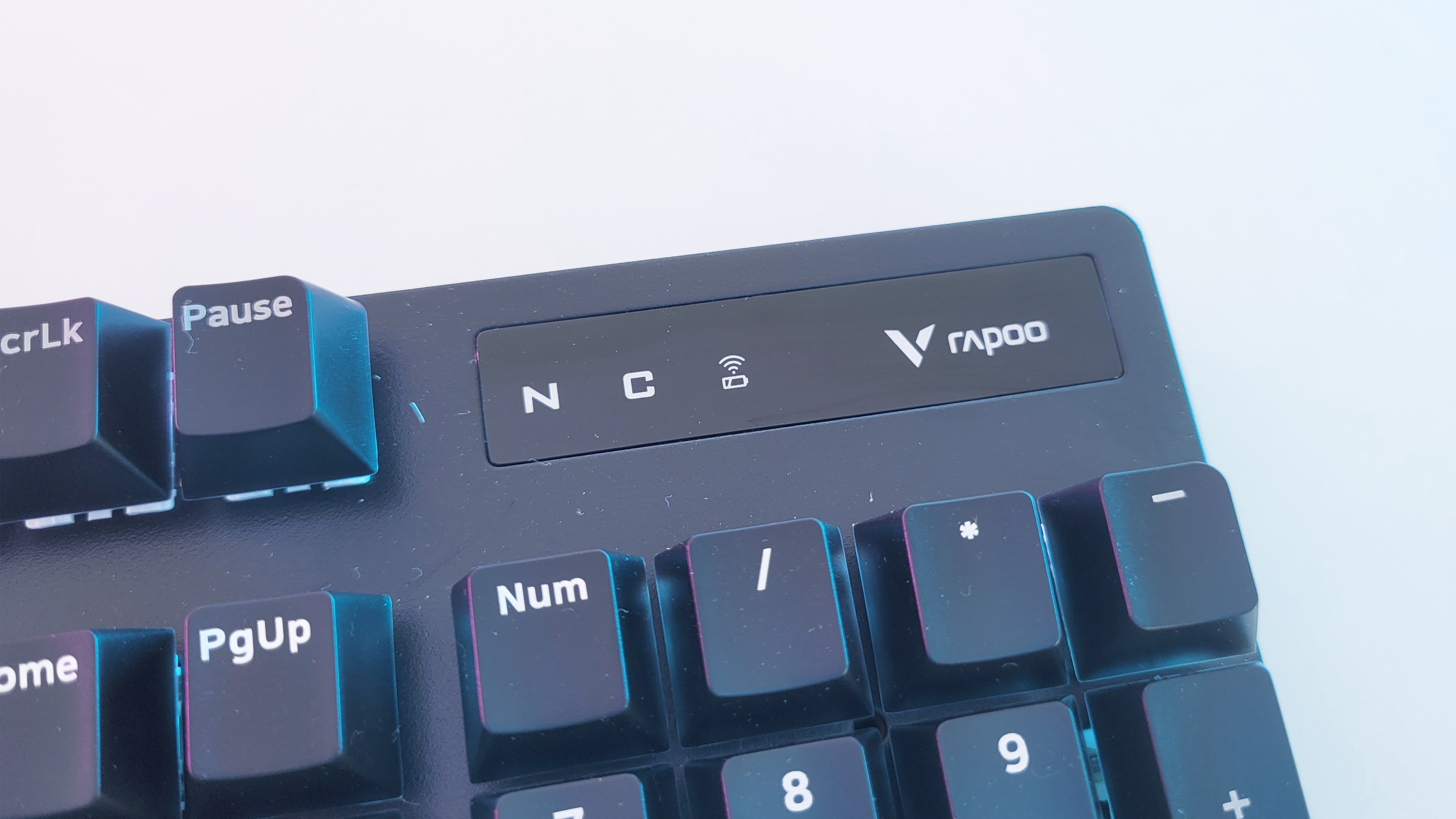 入门级的机械键盘雷柏v500pro无线版游戏机械键盘