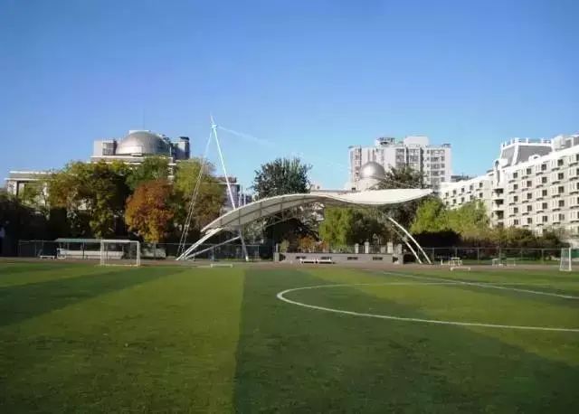 北京汇文实验中学 距今147年 前身:慕贞书院 始建:1872年 校训:悦心