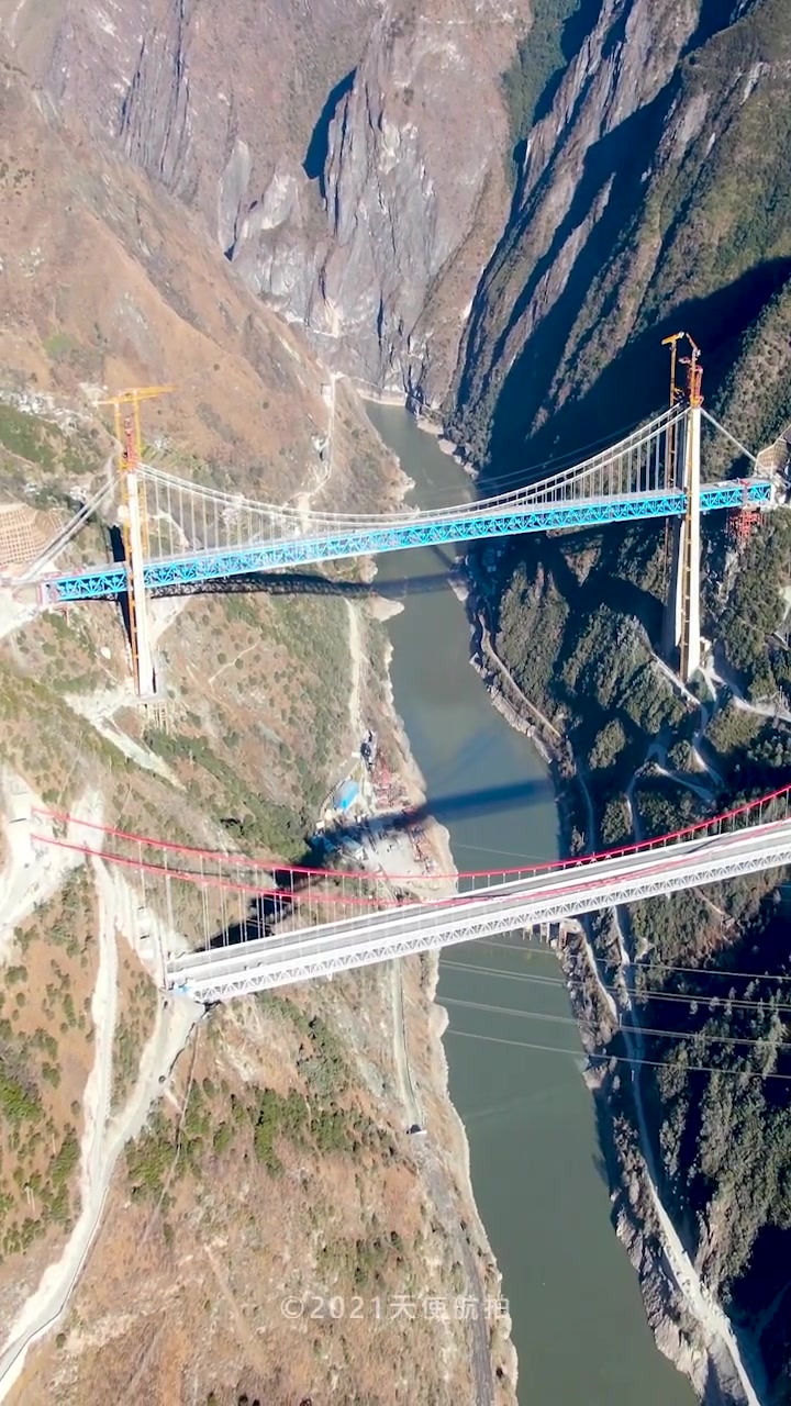云南大山里的超级工程,香丽铁路金沙江大桥,这画面看得我热血沸腾