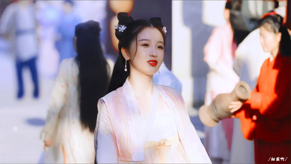 95花古装动图比美,王楚然美虞书欣灵,周也这是得了郑爽真传?