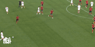 谭龙扫射中柱越位进球被吹长春亚泰00武汉队