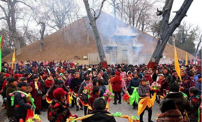 河南太昊庙会春节时人神共娱的娱乐盛会藏着哪些秘密