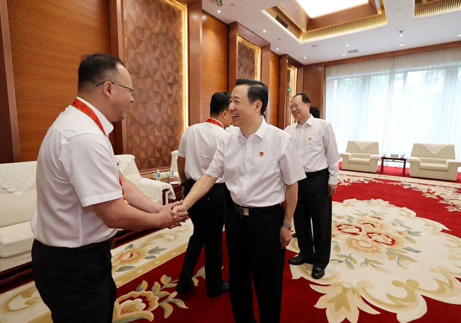 上海市委书记,公安部部长在京出席完庆祝大会后 立即会见了他们