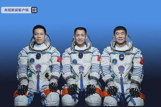 即将搭乘神舟十二号载人飞船进入中国空间站核心舱的三名中国航天员