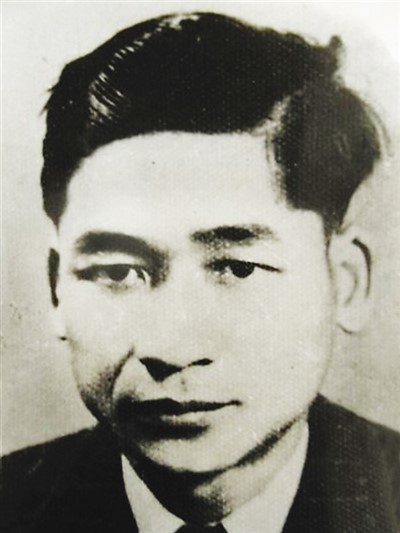 他于1938年加入中国共产党,历任中共密冲支部书记,广东中区人民抗日