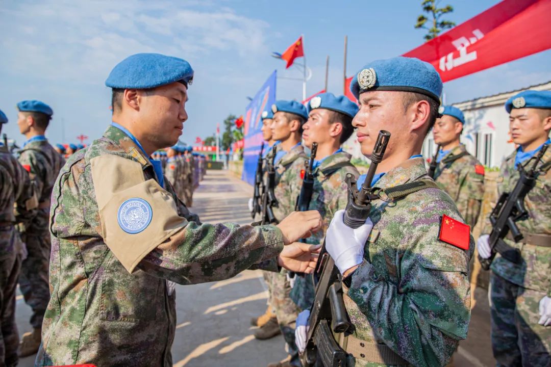 9时许,授勋仪式正式开始,中国,巴基斯坦维和部队乐队率先亮相,6支