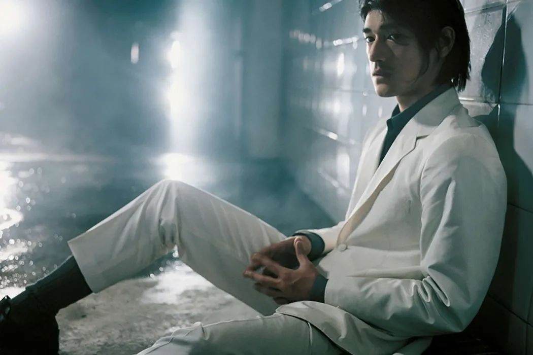 (应该是造型啦)紧接着刘亦菲就一身lv,上了《elle》的三月刊,二次元粉