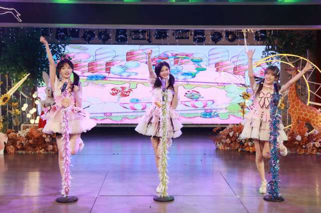 snh48林思意入团八年毕业公演 纱裙造型仙气飘飘