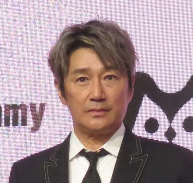 你们都在讨论鱿鱼游戏的四位主演我却再一次被她俘虏
