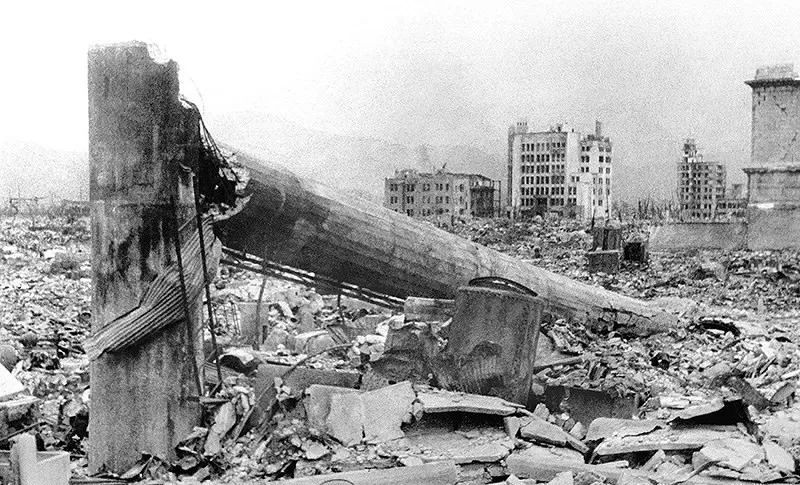 原子弹爆炸后的广岛与今日广岛对比