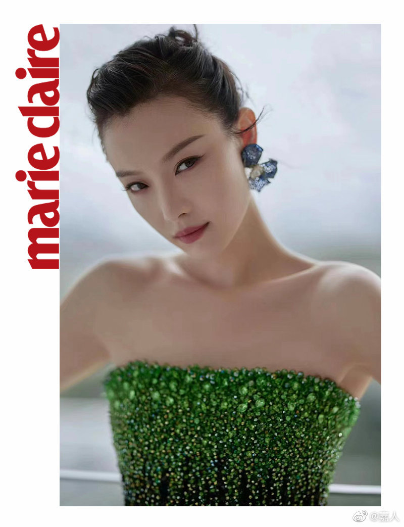 嘉人星闻倪妮身穿绿色亮片渐变礼服闪耀夺目宛若坠入星河尽