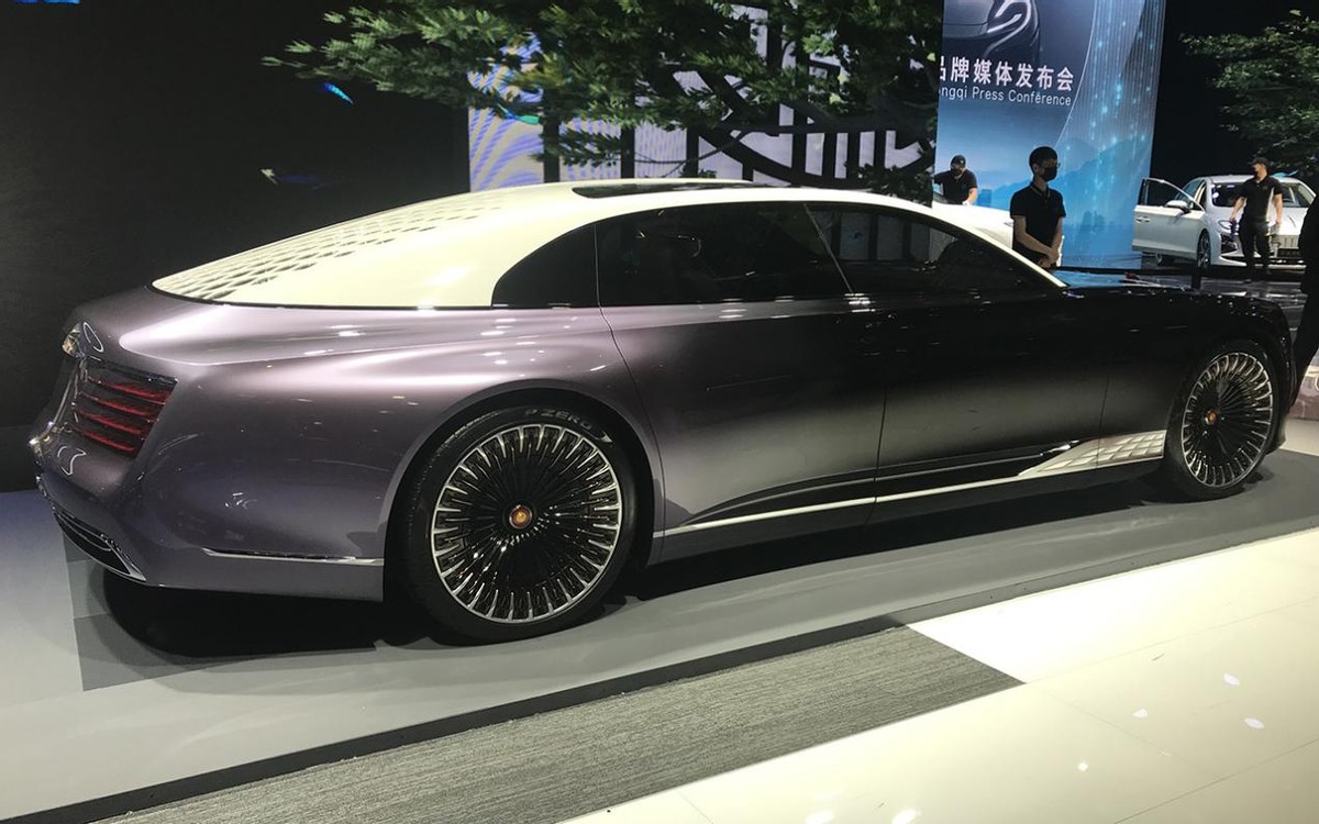 红旗发力顶级豪车,新车气场不输宾利,劳斯莱斯,2023年