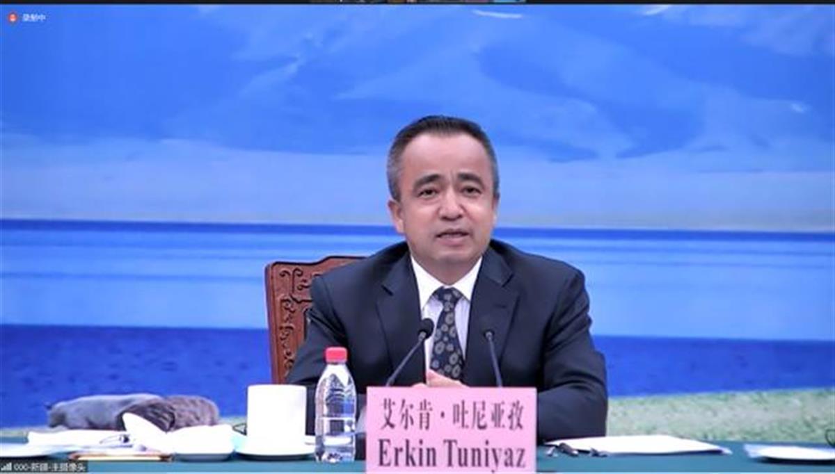 艾尔肯·吐尼亚孜任新疆维吾尔自治区代主席