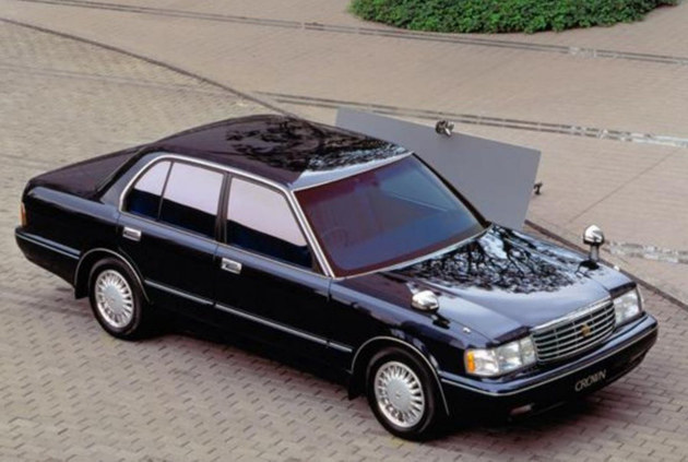 座驾"丰田世纪"的原型车;第三代"皇冠crown"首次打开高级私家车市场