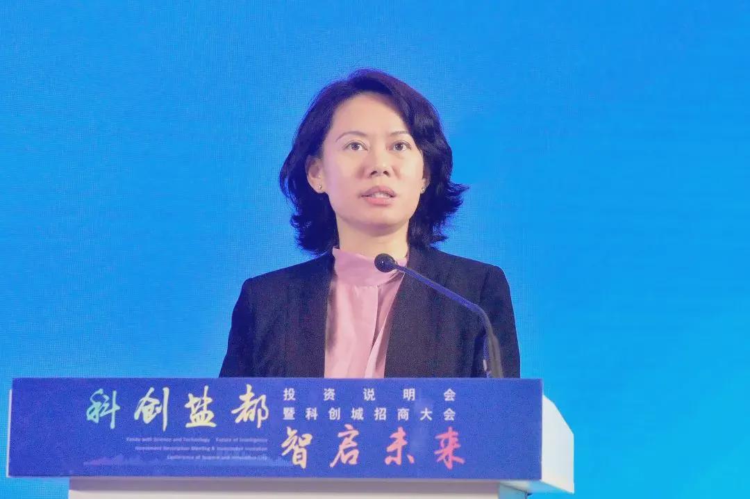 盐城市人民政府副市长汤如军,盐都区委书记,区人民政府区长王娟分别致