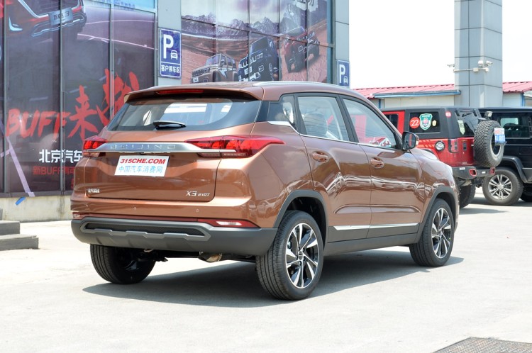 beijing-x3定位小型suv,其长宽高分别为4325/1830/1640mm,轴距为2570