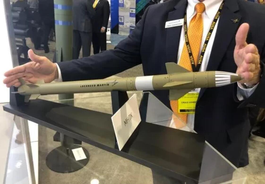 美国微型导弹才5斤重一枚擀面杖大小值上万美金我国有同款