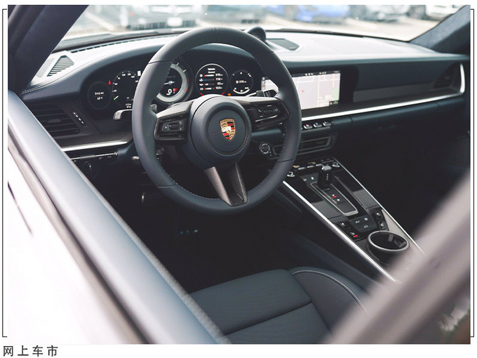汽车>全媒体>正文> 内饰上,保时捷全新911 turbo s在经典布局的基础上